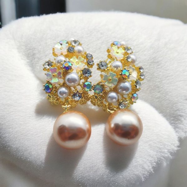 Imported Enchanted Floral Pearl Earrings – Luxurious Elegance Redefined! Intricate Floral Designs Adorned With Shimmering Crystals